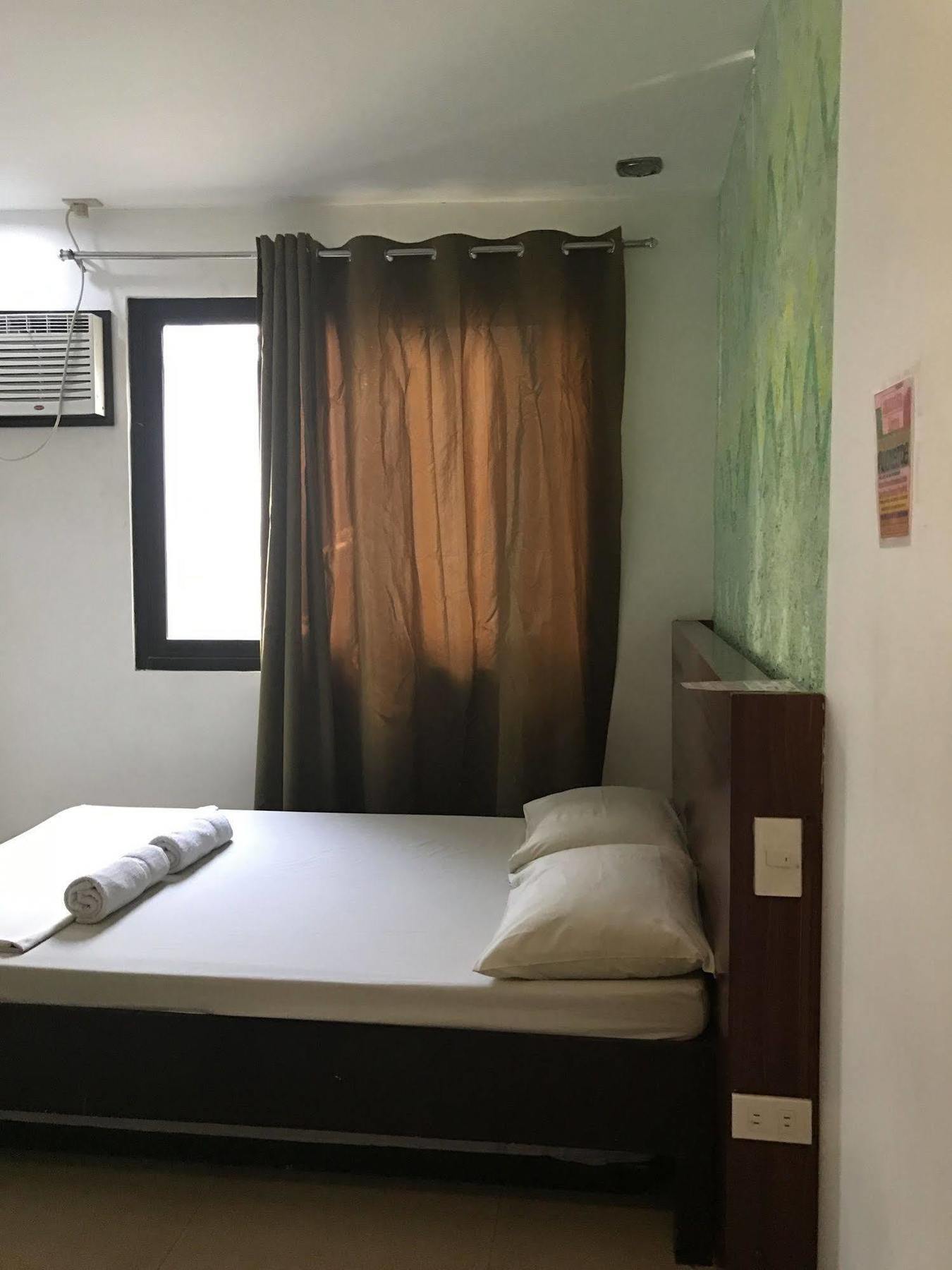 Ziur Inn Laoag Exterior foto